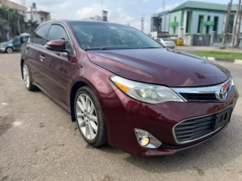 Toyota Avalon   - 2013