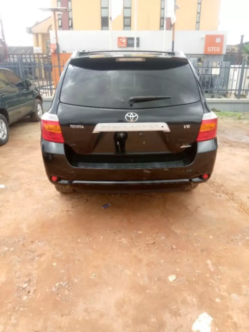 Toyota Highlander   - 2010