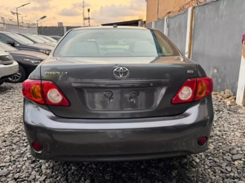 Toyota Corolla   - 2010
