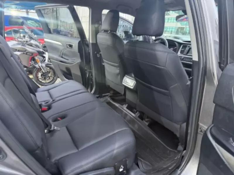Toyota Highlander   - 2019