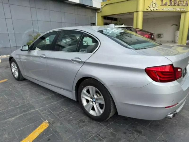 BMW 528i   - 2011