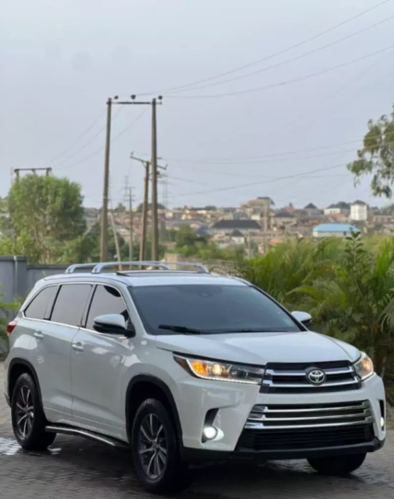Toyota Highlander   - 2017