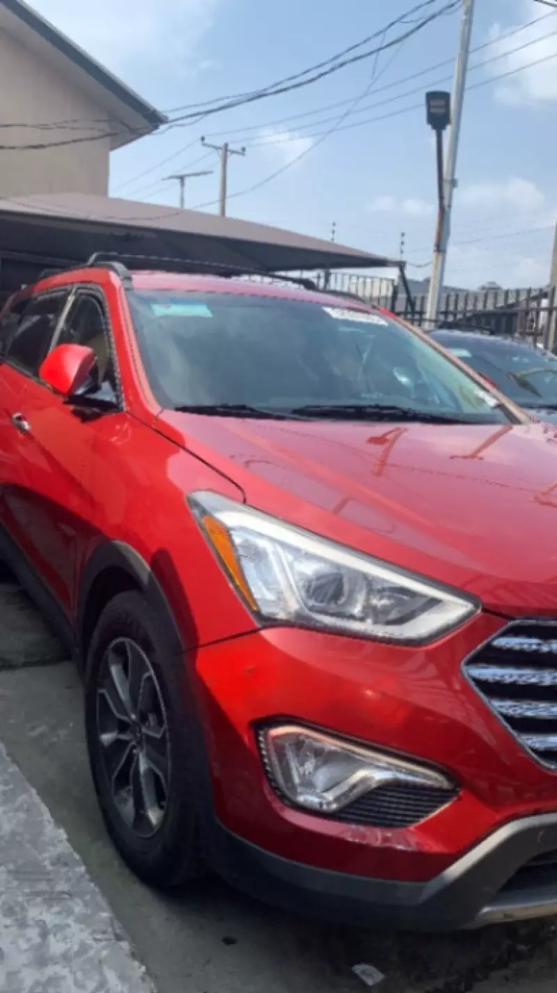 Hyundai Santa Fe   - 2013