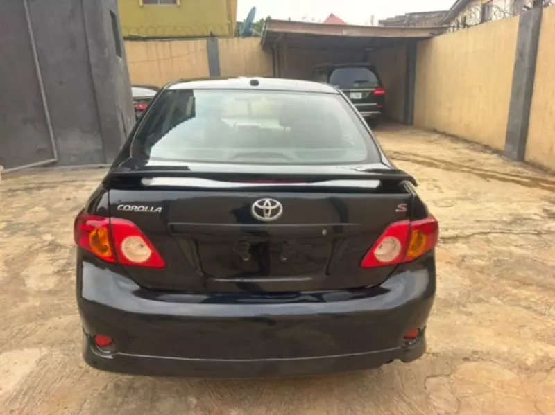 Toyota Corolla   - 2010