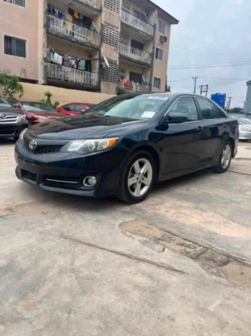 TOYOTA Camry - 2013