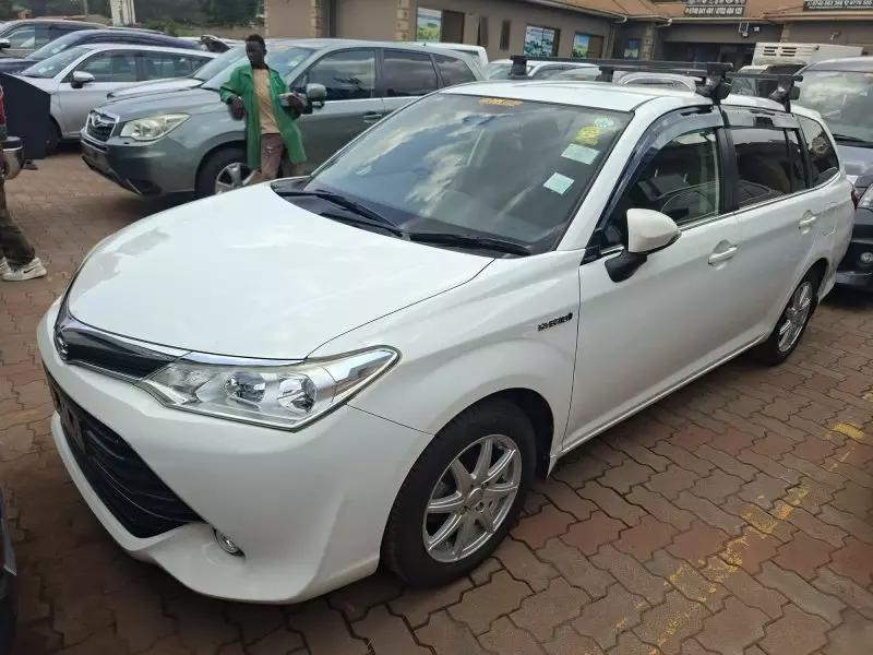 Toyota Fielder hybrid    - 2017