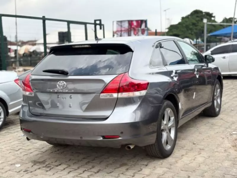 TOYOTA Venza   - 2010