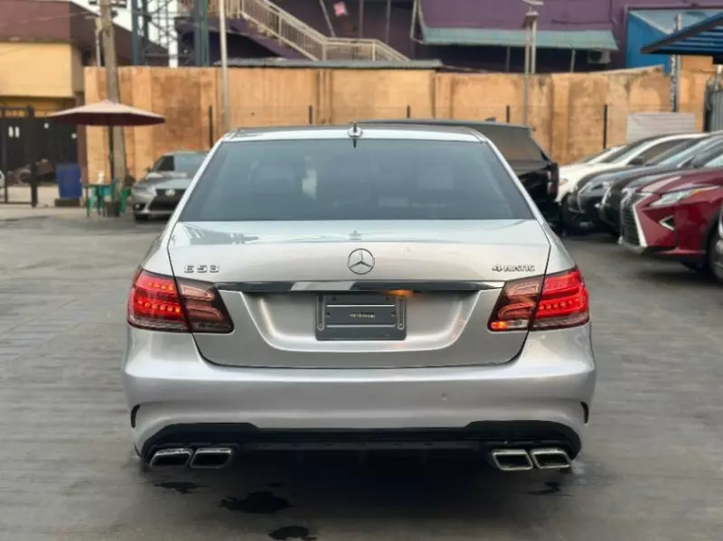 Mercedes-Benz E350   - 2010