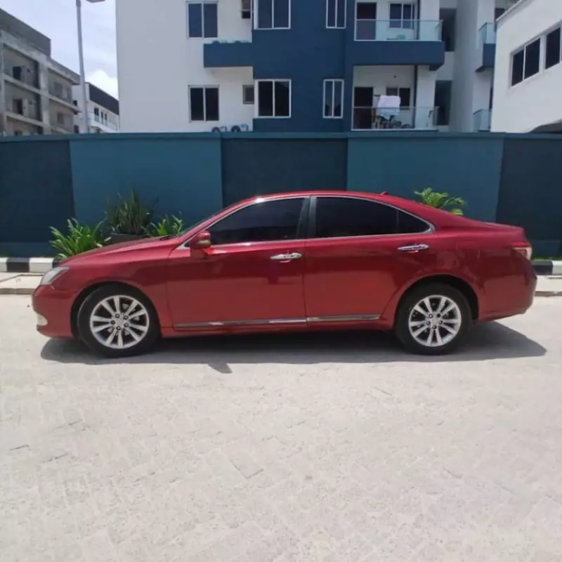 Lexus ES 250   - 2010