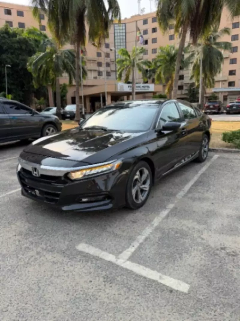 Honda Accord   - 2018