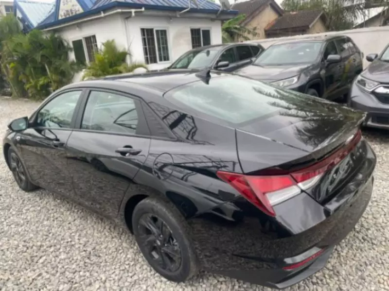 Hyundai Elantra - 2023
