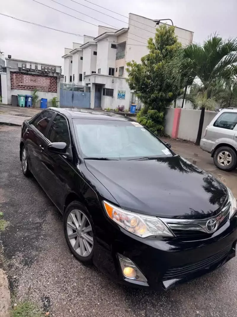 Toyota Camry   - 2012