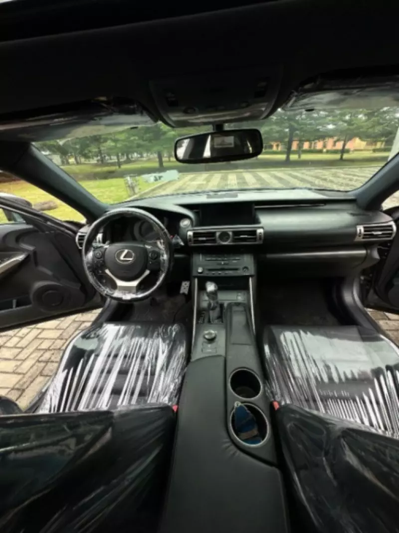 Lexus IS   - 2015