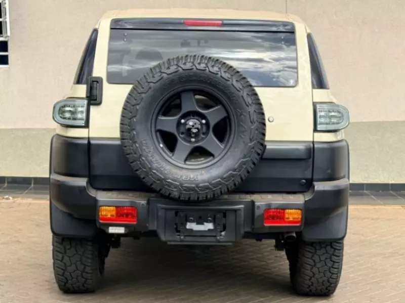 Toyota FJ Cruiser   - 2018