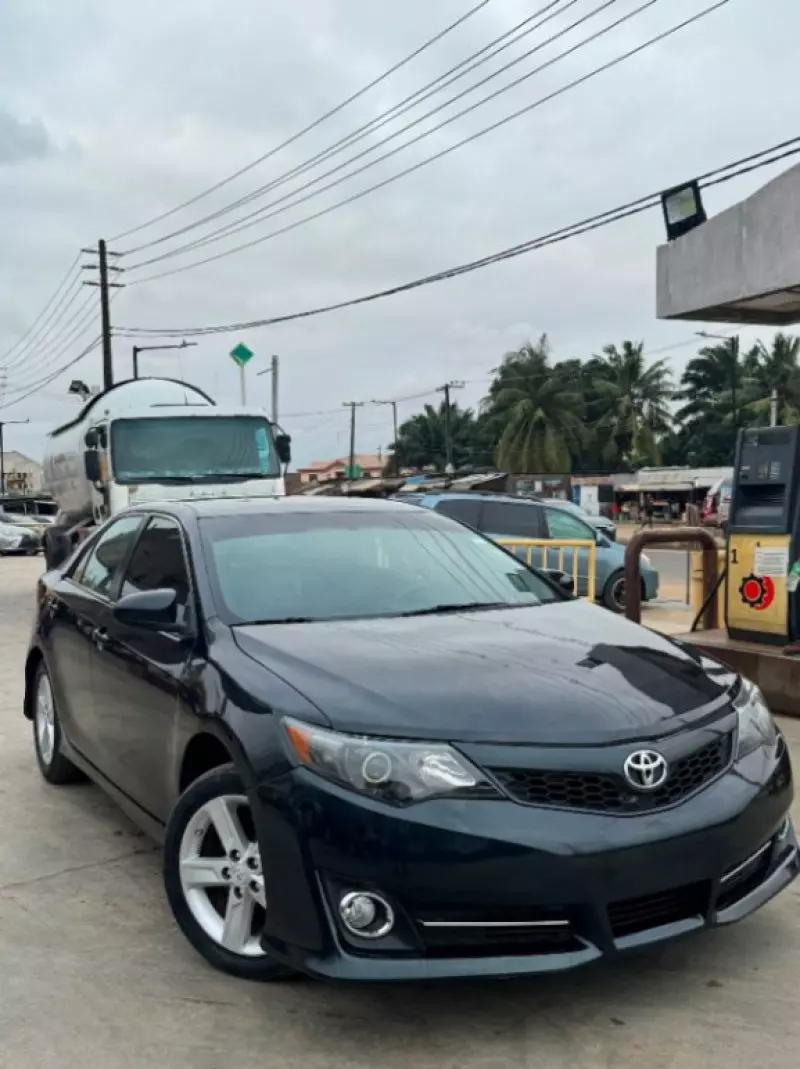 TOYOTA Camry   - 2012
