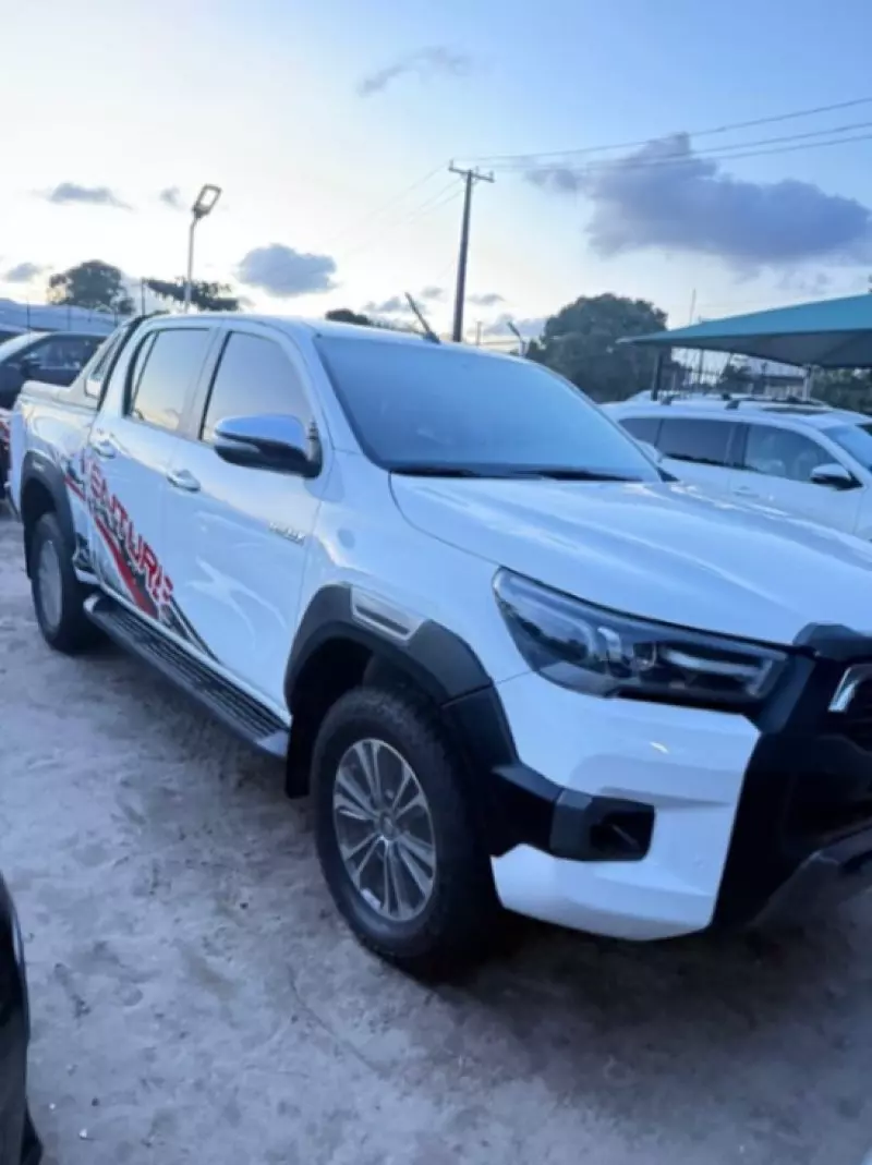 Toyota Hilux   - 2016