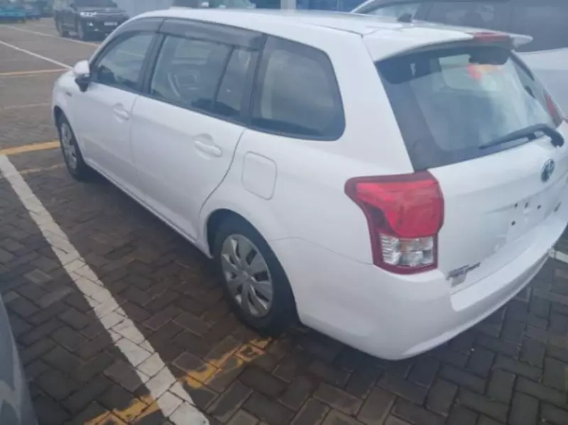 Toyota Fielder hybrid    - 2013