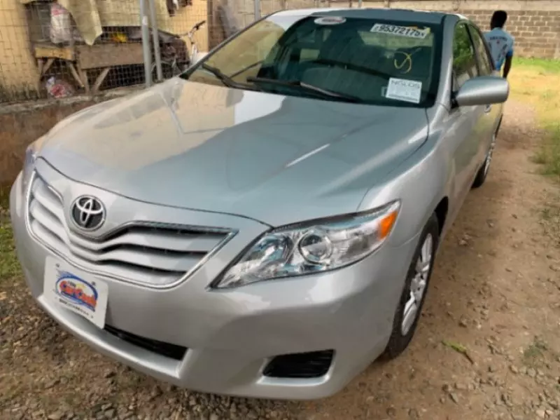 Toyota Camry   - 2010