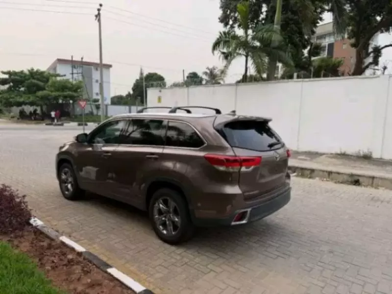 Toyota Highlander   - 2019