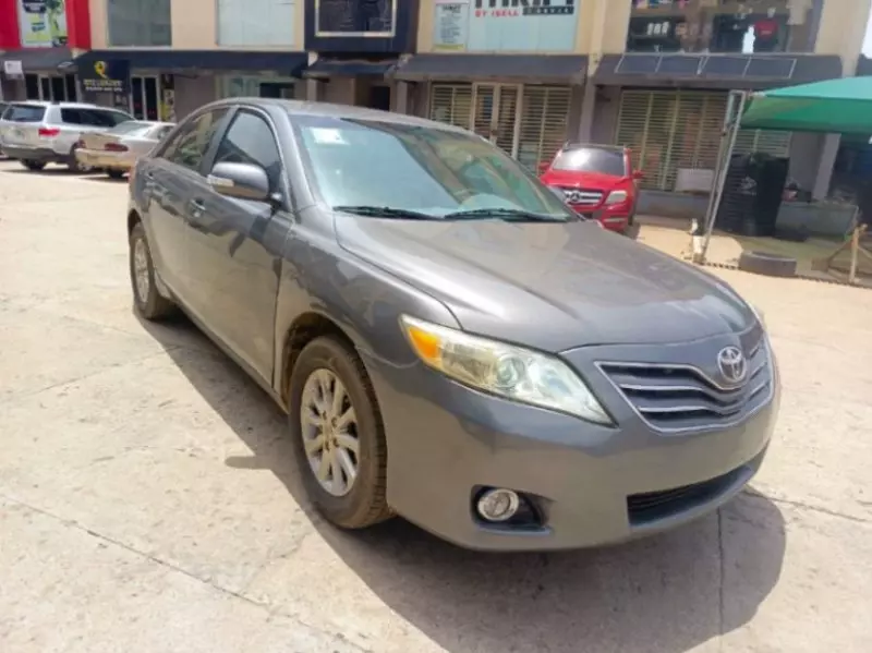 Toyota Camry   - 2011