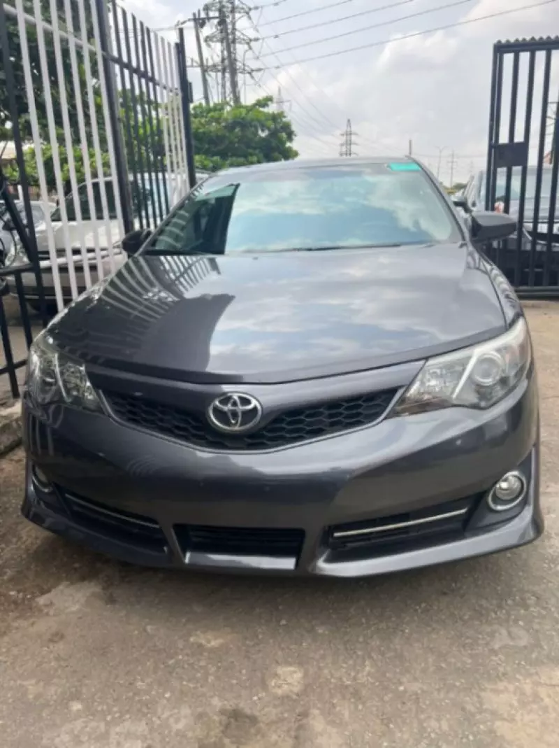 Toyota Camry   - 2014