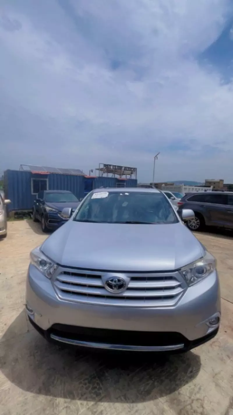 Toyota Highlander   - 2012