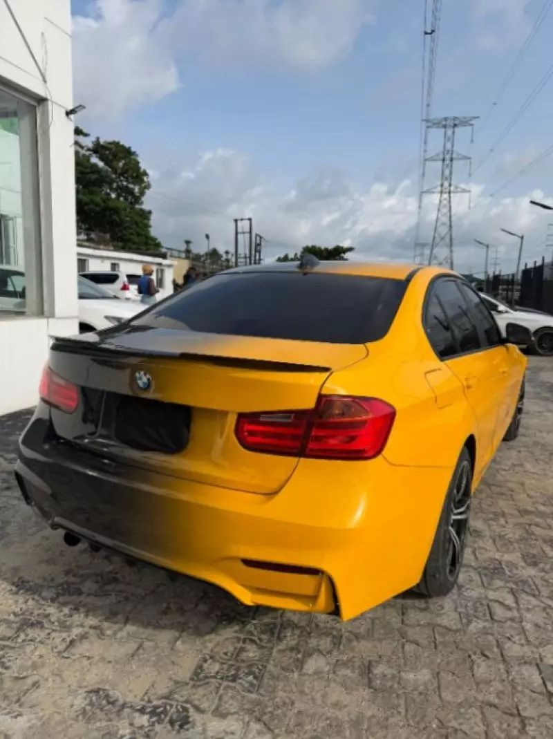 BMW 320i   - 2014