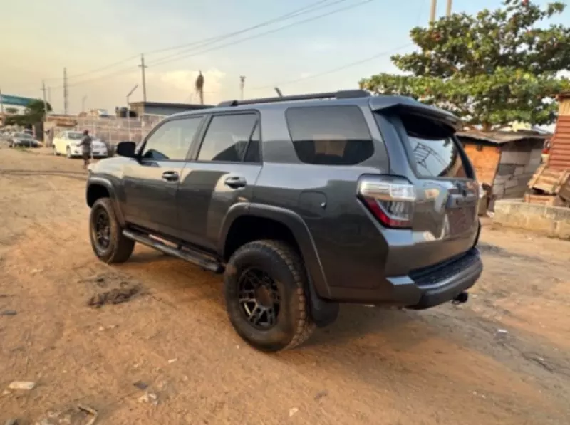 Toyota 4-Runner   - 2016