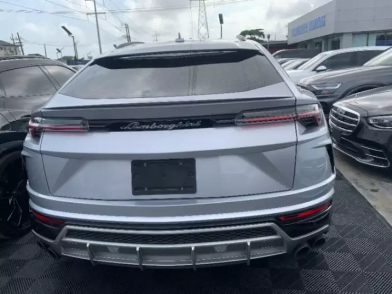 Lamborghini Urus   - 2020