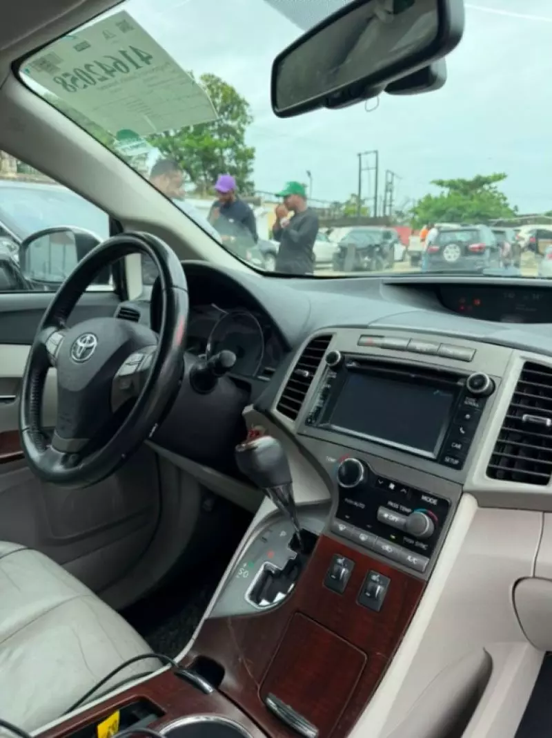 TOYOTA Venza   - 2011