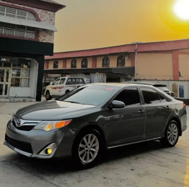 Toyota Camry   - 2012