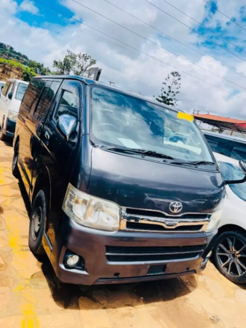 Toyota Hiace   - 2013