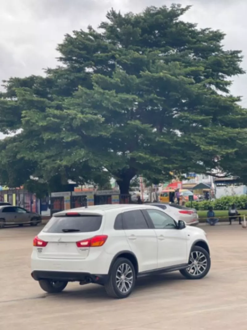 Mitsubishi OUTLANDER   - 2016