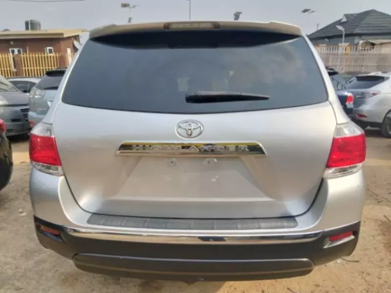 Toyota Highlander   - 2012