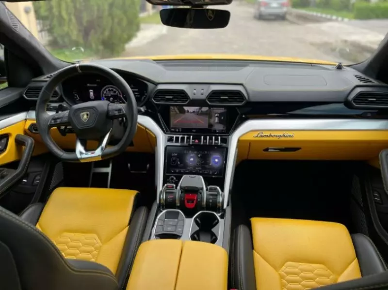 Lamborghini Urus   - 2020