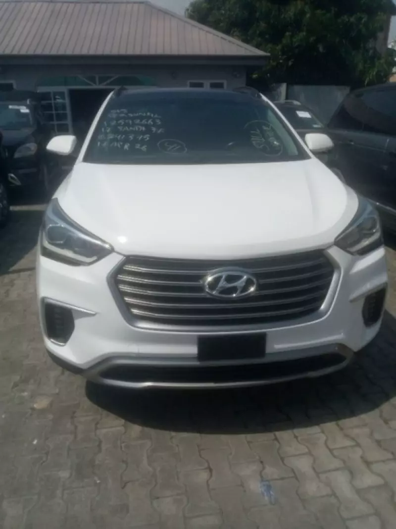 Hyundai Santa Fe   - 2017