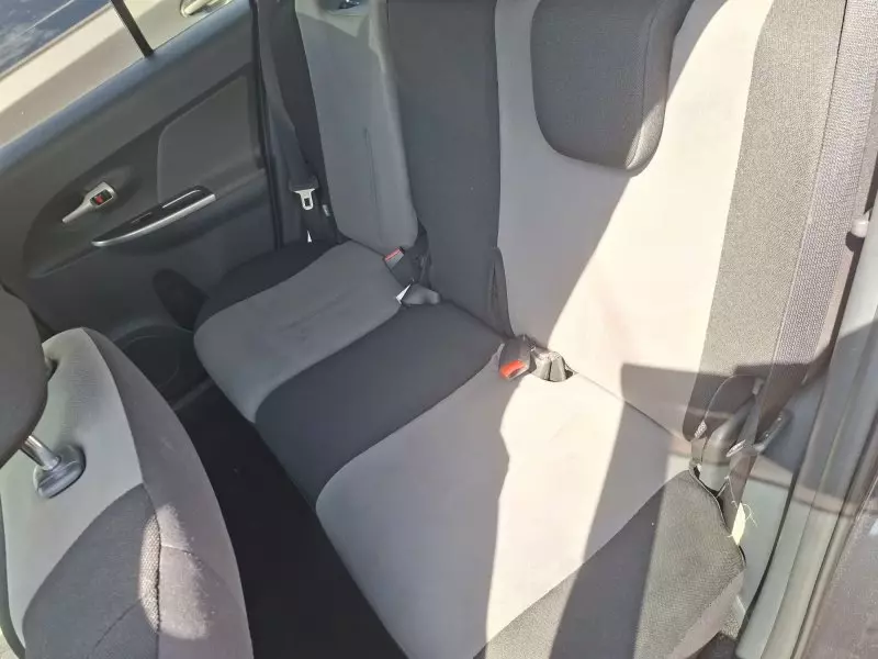 Toyota Ist    - 2010