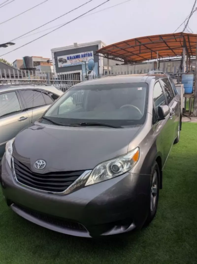 Toyota Sienna   - 2014