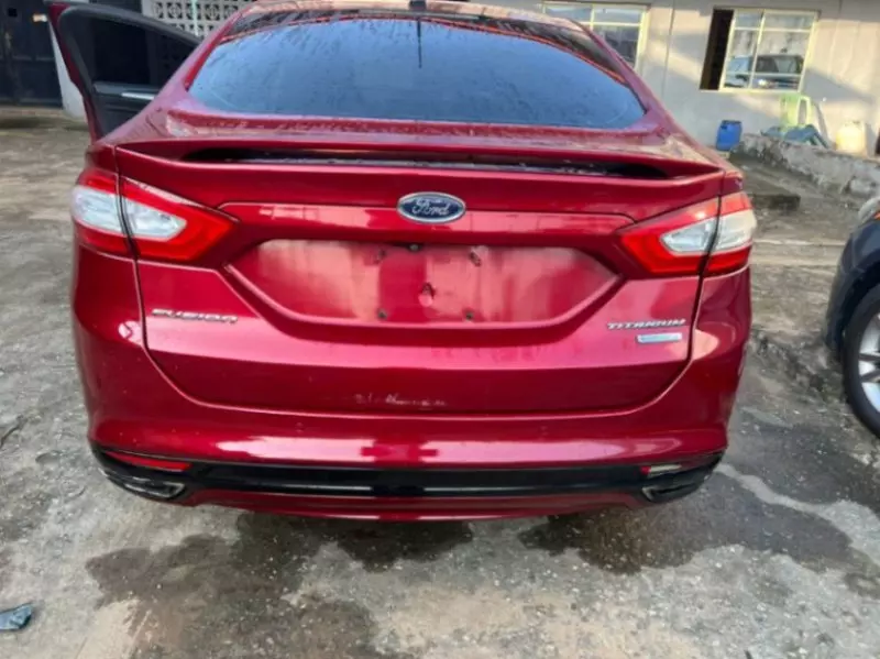 Ford Fusion   - 2016