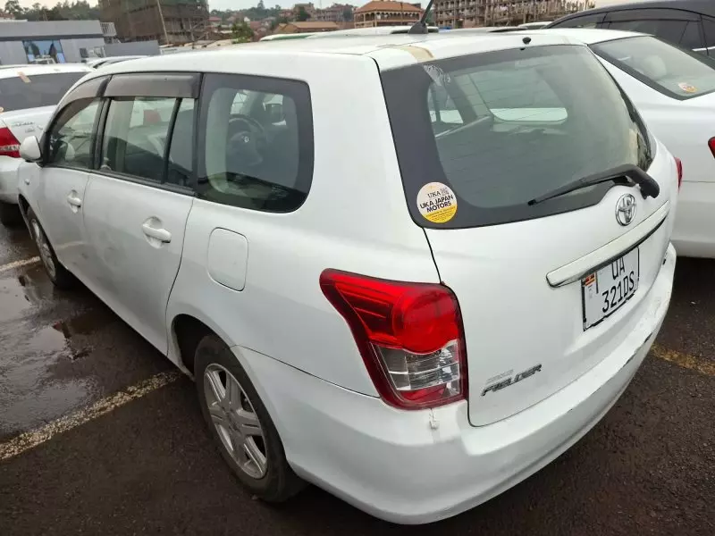 Toyota Fielder    - 2011