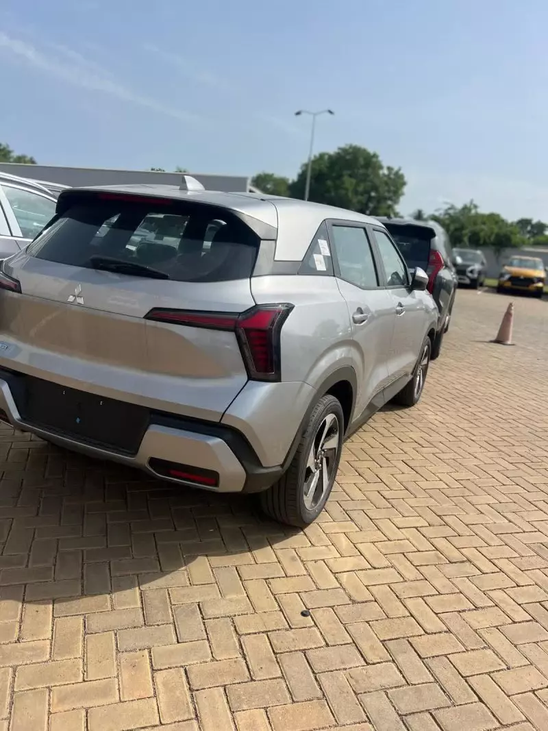 Mitsubishi Outlander Sport   - 2026