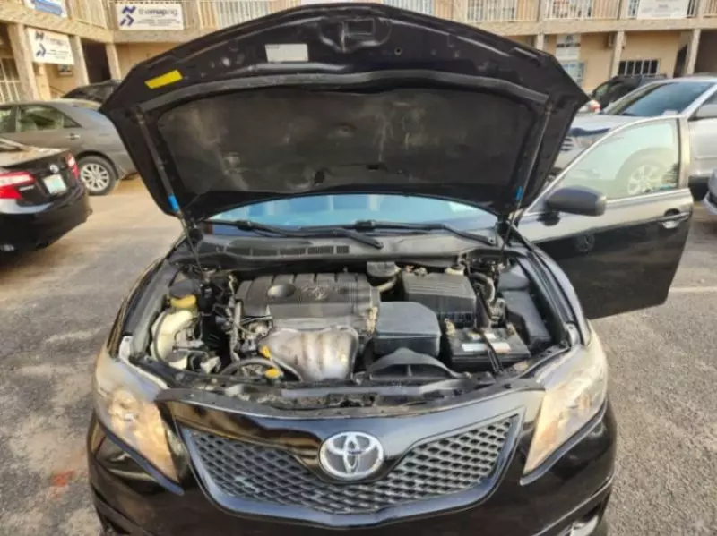 Toyota Camry   - 2011