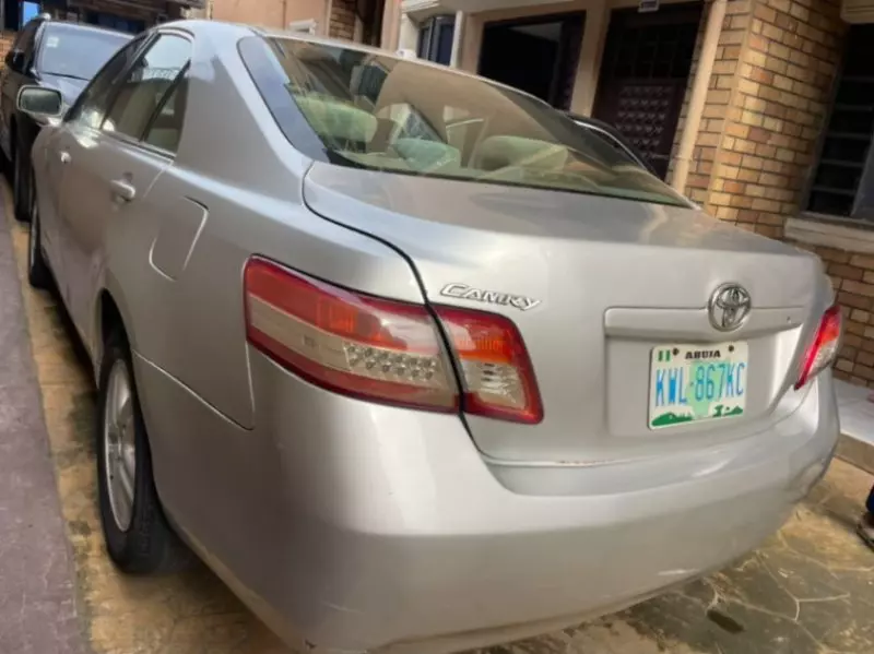 TOYOTA Camry   - 2010