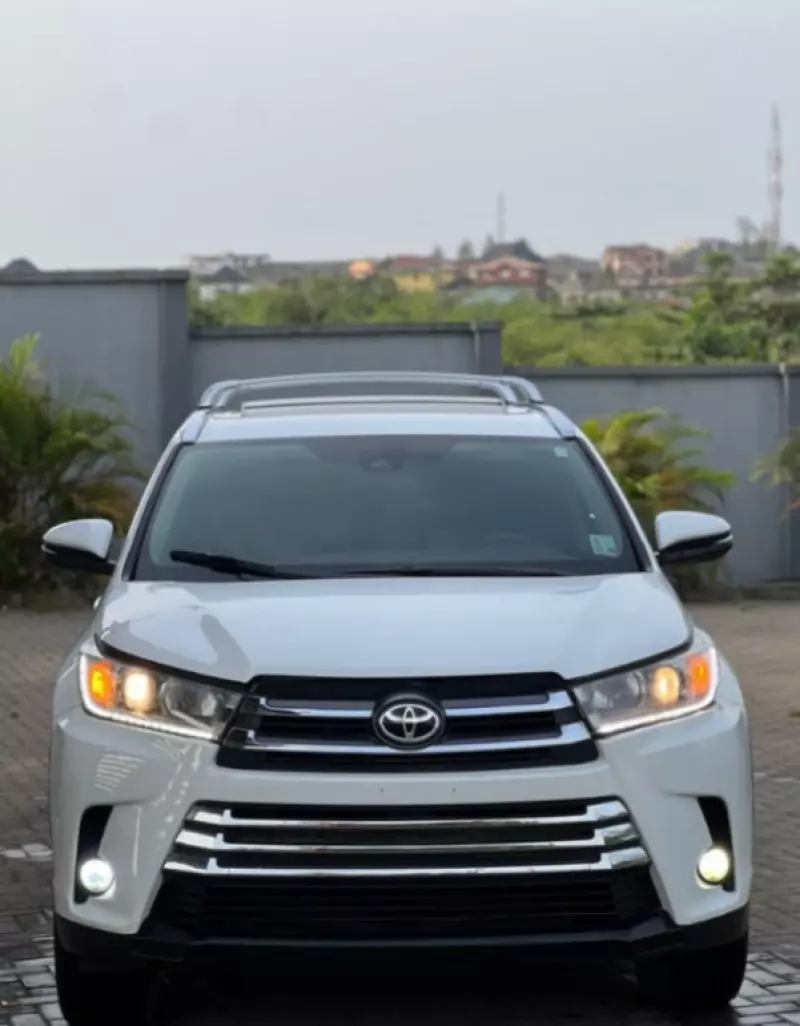 Toyota Highlander   - 2017
