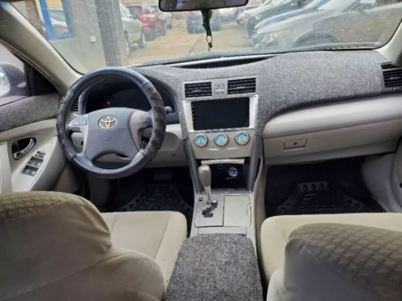 Toyota Camry   - 2010