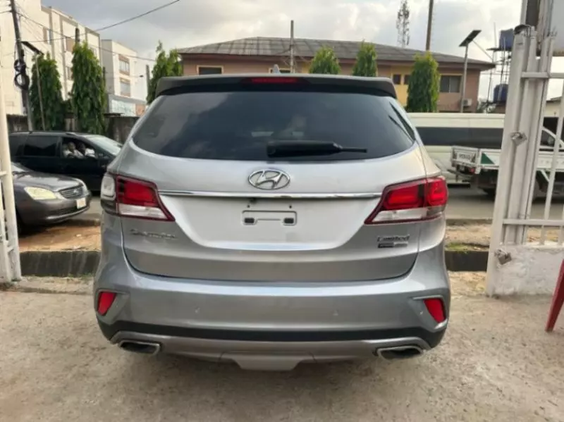 Hyundai Santa Fe   - 2016