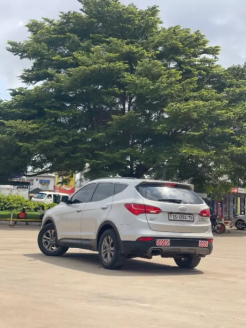 Hyundai Santa Fe   - 2015