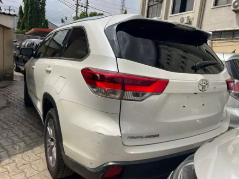 Toyota Highlander   - 2015