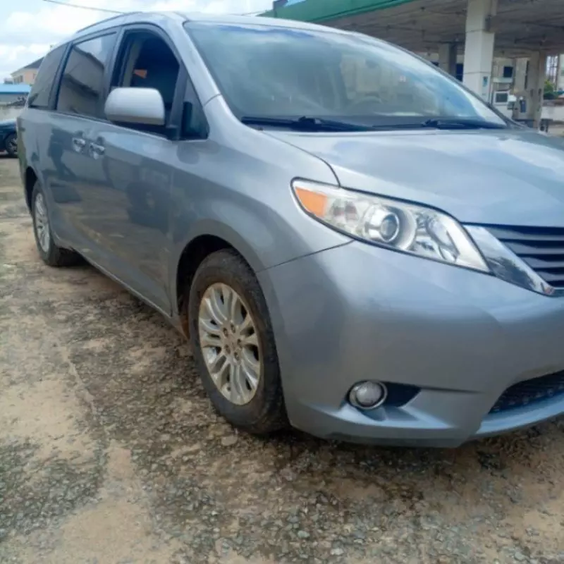 Toyota Sienna   - 2013
