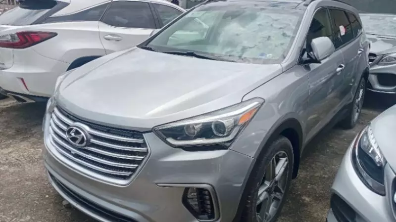 Hyundai Santa Fe   - 2017